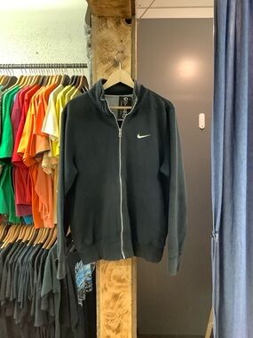 Vintage Nike Men’s Black Full-Zip Sweatshirt